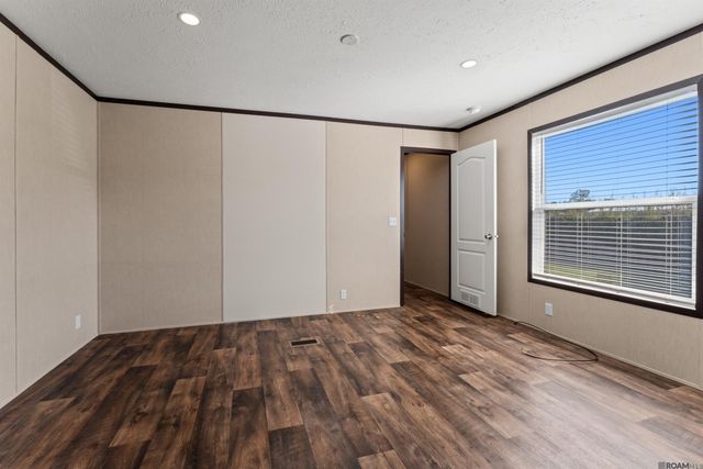 12499 Hebert Rd, Gonzales, LA 70737