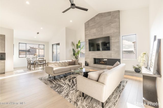 964 E STEEPLE CHASE RD, Hayden, ID 83835