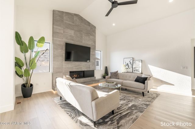 964 E STEEPLE CHASE RD, Hayden, ID 83835