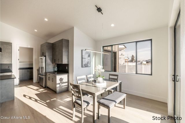 964 E STEEPLE CHASE RD, Hayden, ID 83835