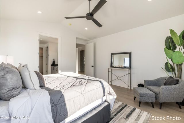 964 E STEEPLE CHASE RD, Hayden, ID 83835