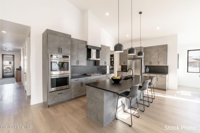 964 E STEEPLE CHASE RD, Hayden, ID 83835