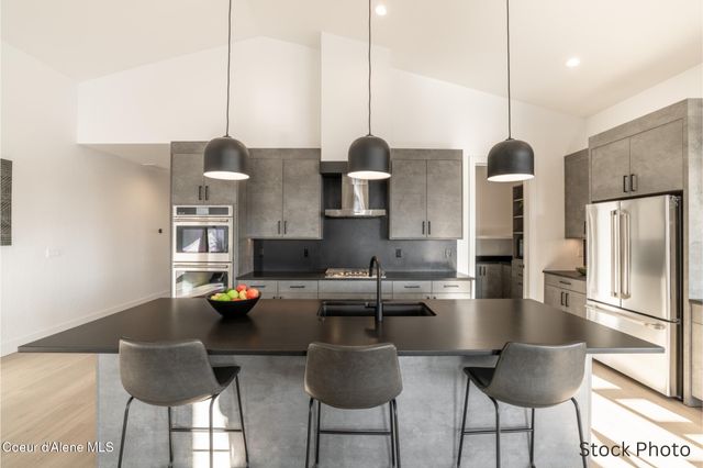 964 E STEEPLE CHASE RD, Hayden, ID 83835