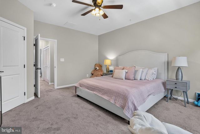 833 BLOSSOM DR, Hanover, PA 17331