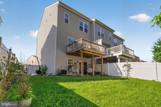 833 BLOSSOM DR, Hanover, PA 17331