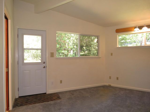 25160 Pineview Dr, Colfax, CA 95713