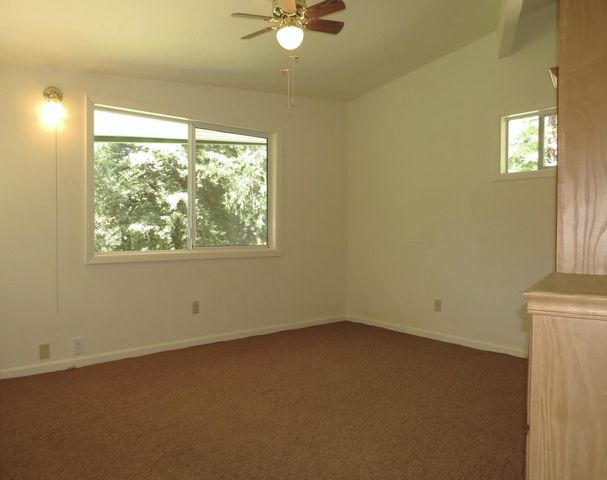 25160 Pineview Dr, Colfax, CA 95713