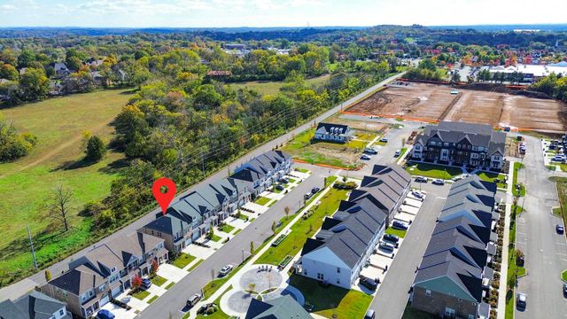 127 Dameron Dr, Hendersonville, TN 37075