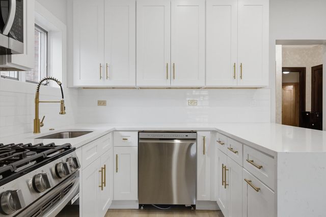 5411 W Byron Street, Chicago, IL 60641