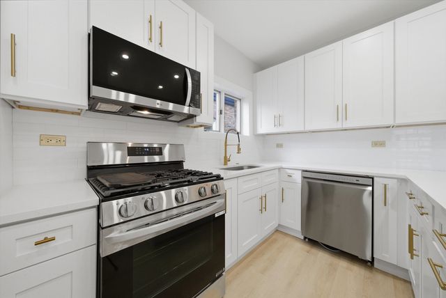 5411 W Byron Street, Chicago, IL 60641