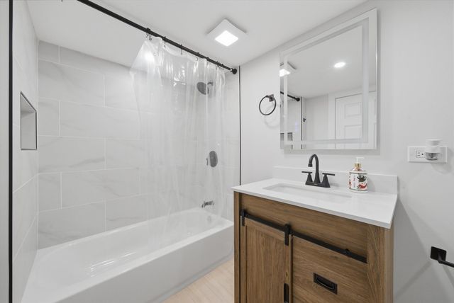 5411 W Byron Street, Chicago, IL 60641