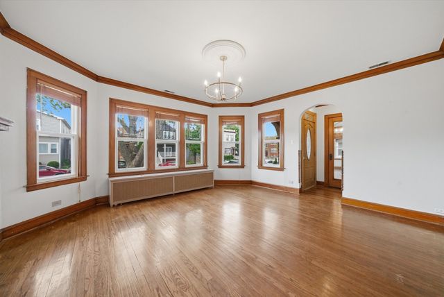 5411 W Byron Street, Chicago, IL 60641