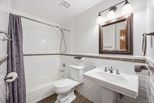 6933 Little Neck Parkway, Glen Oaks, NY 11004