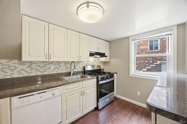 6933 Little Neck Parkway, Glen Oaks, NY 11004