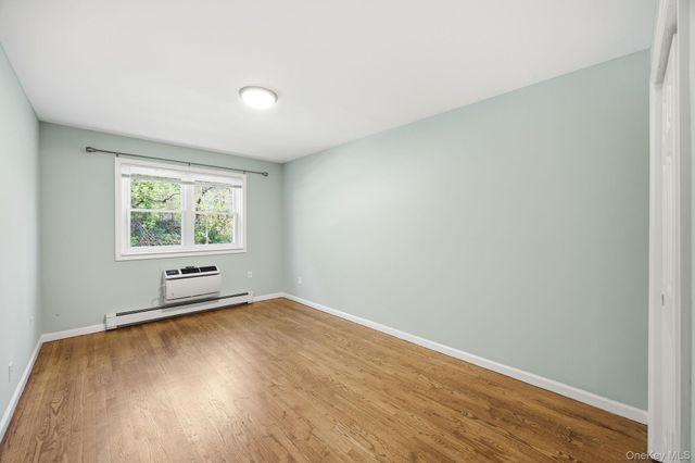 6933 Little Neck Parkway, Glen Oaks, NY 11004