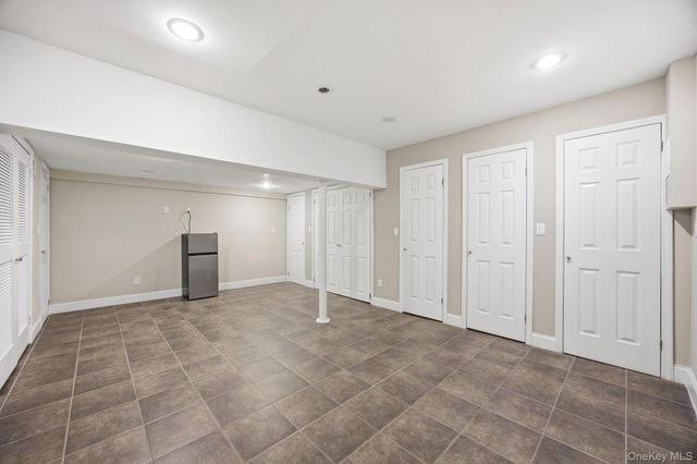 6933 Little Neck Parkway, Glen Oaks, NY 11004