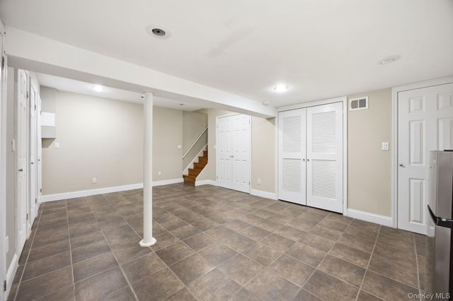 6933 Little Neck Parkway, Glen Oaks, NY 11004