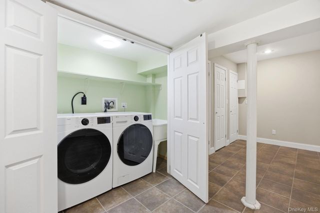 6933 Little Neck Parkway, Glen Oaks, NY 11004