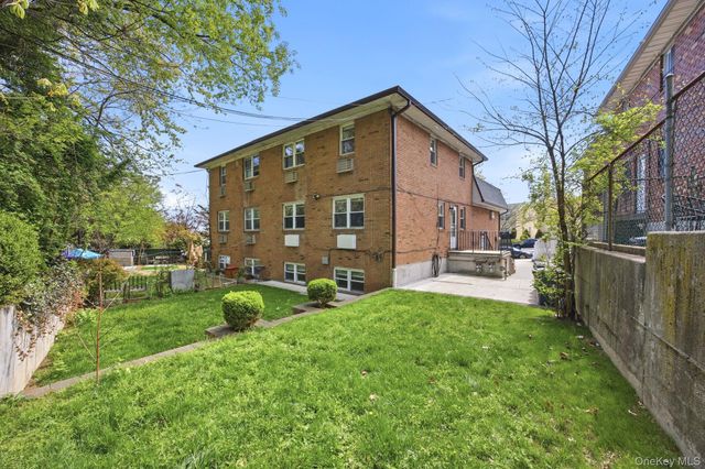 6933 Little Neck Parkway, Glen Oaks, NY 11004