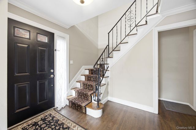 6933 Little Neck Parkway, Glen Oaks, NY 11004