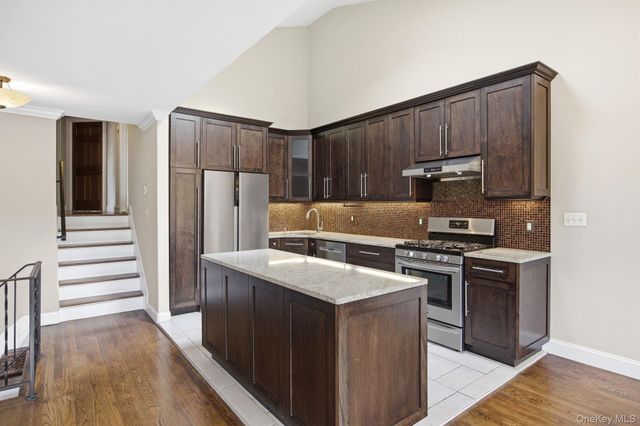 6933 Little Neck Parkway, Glen Oaks, NY 11004