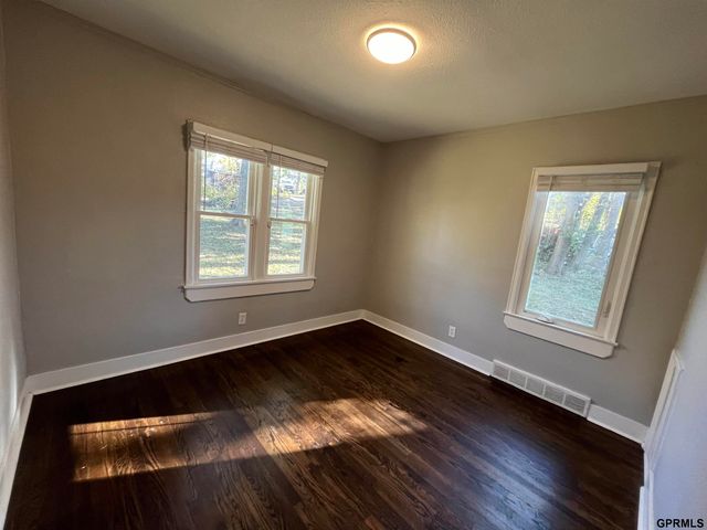 4135 N 44th Street, Omaha, NE 68111