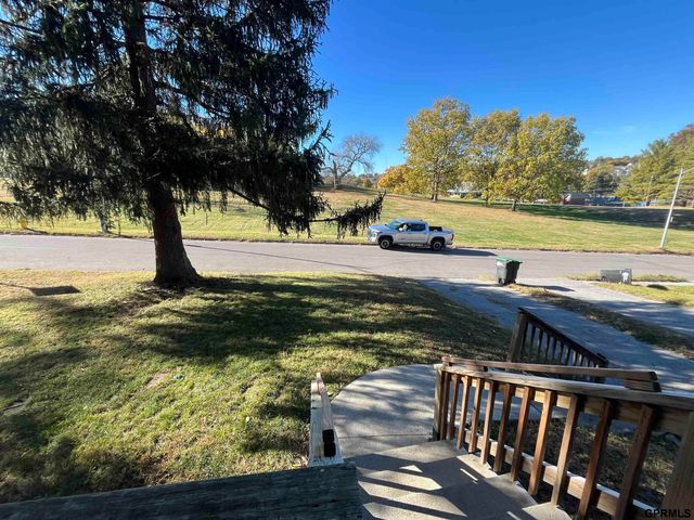 4135 N 44th Street, Omaha, NE 68111