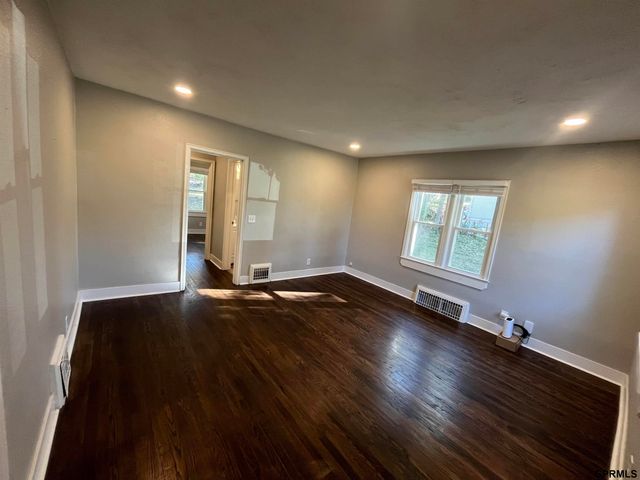 4135 N 44th Street, Omaha, NE 68111