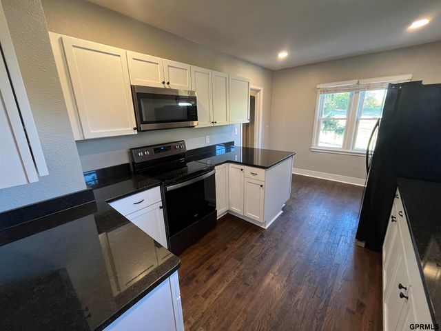 4135 N 44th Street, Omaha, NE 68111