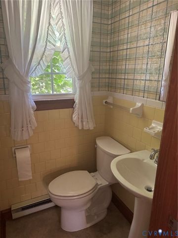 406 Bunker Cir, Sandston, VA 23150