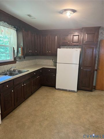 406 Bunker Cir, Sandston, VA 23150