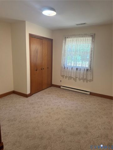406 Bunker Cir, Sandston, VA 23150