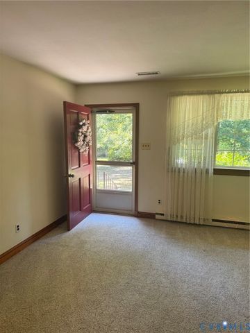 406 Bunker Cir, Sandston, VA 23150