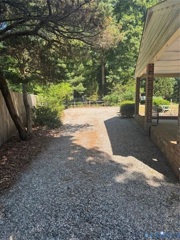 406 Bunker Cir, Sandston, VA 23150