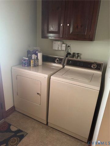 406 Bunker Cir, Sandston, VA 23150
