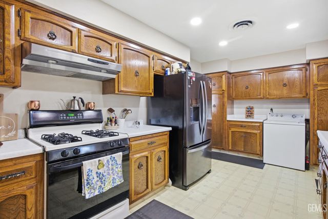 1804 Le May Avenue, Bakersfield, CA 93304