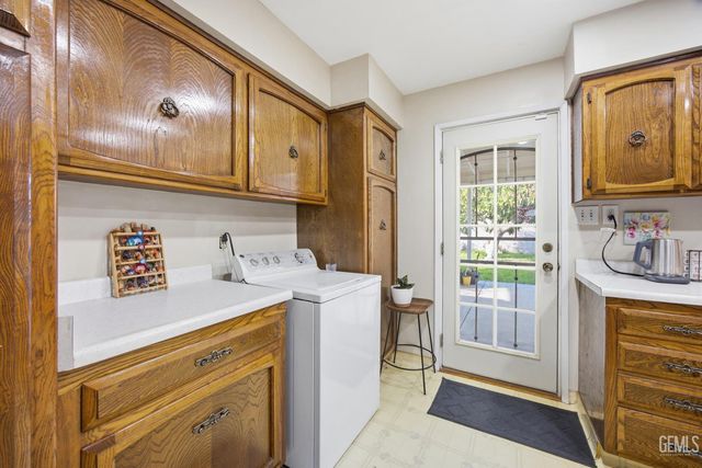 1804 Le May Avenue, Bakersfield, CA 93304