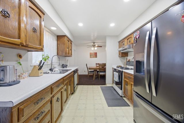 1804 Le May Avenue, Bakersfield, CA 93304