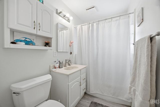 1804 Le May Avenue, Bakersfield, CA 93304