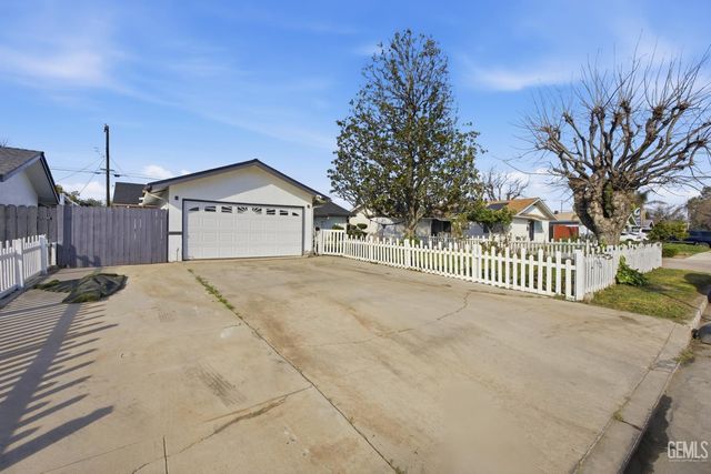1804 Le May Avenue, Bakersfield, CA 93304