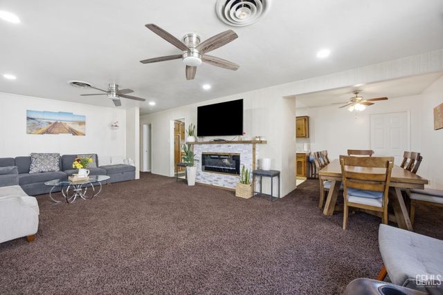 1804 Le May Avenue, Bakersfield, CA 93304