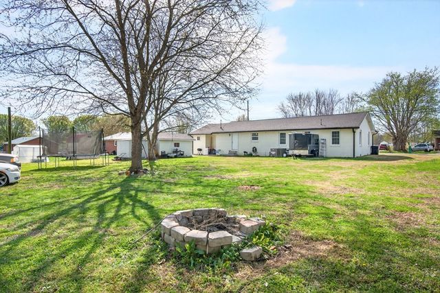 612 Dry Creek Rd, Smithville, TN 37166