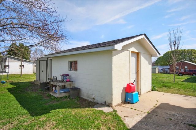 612 Dry Creek Rd, Smithville, TN 37166