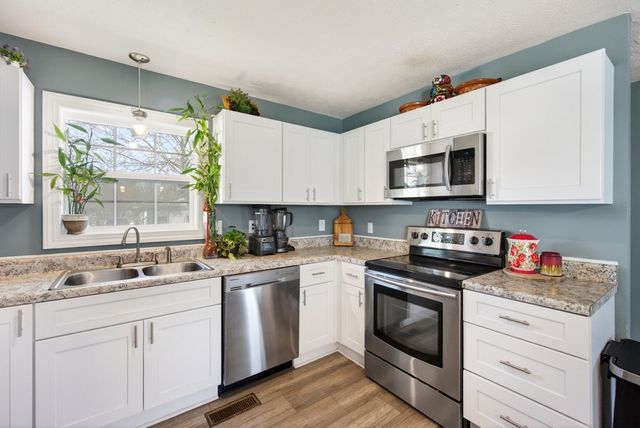 612 Dry Creek Rd, Smithville, TN 37166