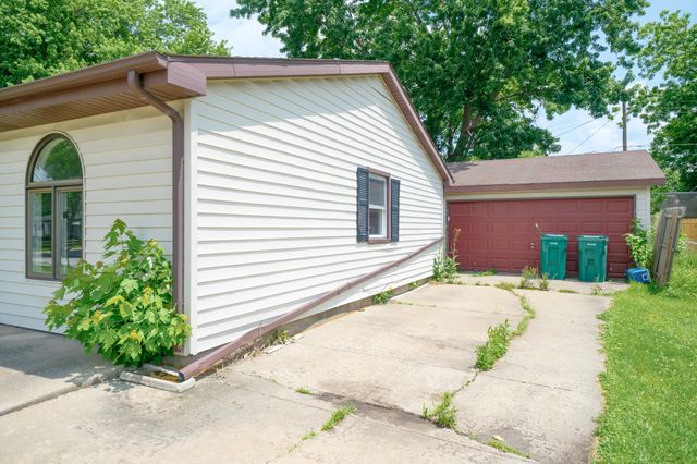 703 Dearborn Road, Valparaiso, IN 46385