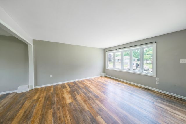 703 Dearborn Road, Valparaiso, IN 46385