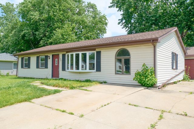 703 Dearborn Road, Valparaiso, IN 46385