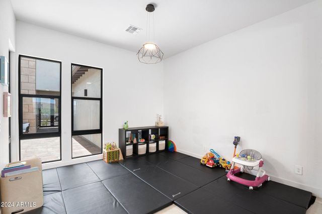 812 E SUMMERSIDE Road, Phoenix, AZ 85042