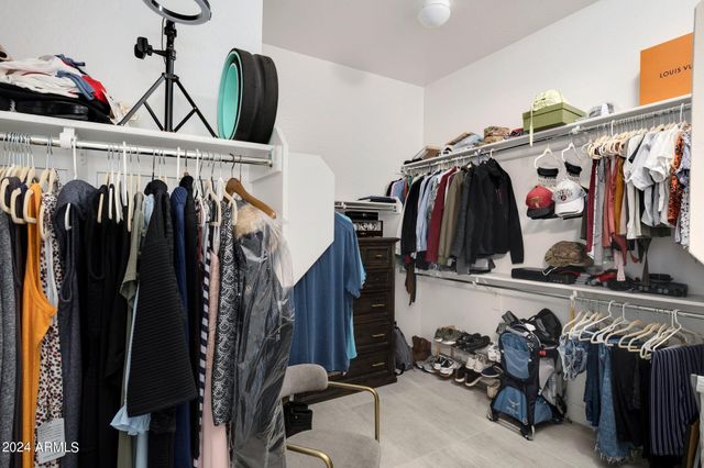 812 E SUMMERSIDE Road, Phoenix, AZ 85042