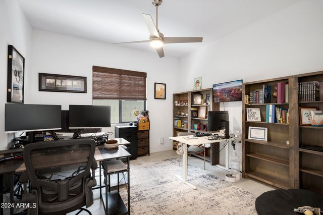 812 E SUMMERSIDE Road, Phoenix, AZ 85042